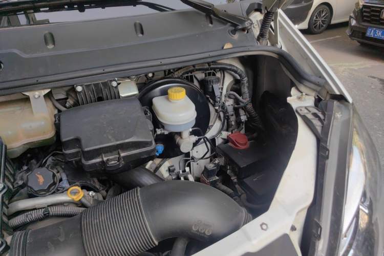 Used Iveco Eurocargo 2020 2.3T Manual Super Rui Short Wheelbase Low-Roof High-Power F1A Engine Bay Left