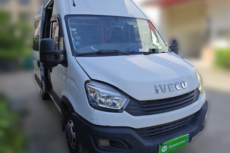 Used Iveco Eurocargo 2020 2.3T Manual Super Rui Long Wheelbase Short Overhang High Roof China VI F1A Front Right 45 Deg