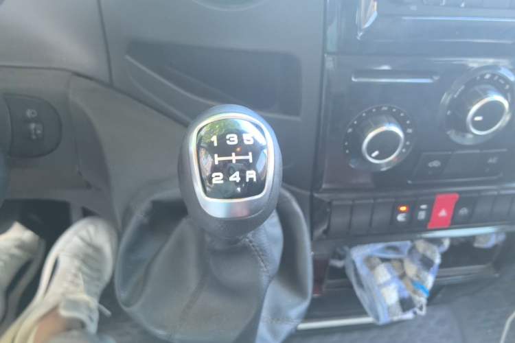 Used Iveco Eurocargo 2020 2.3T Manual Super-Rui Short Wheelbase High Roof High-Performance F1A Gear Lever
