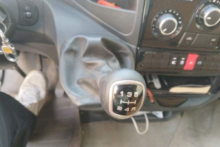 Used Iveco Eurocargo 2020 2.3T Manual - Yunrui Manual Door Short Wheelbase Low Roof Low Power F1A Gear Lever