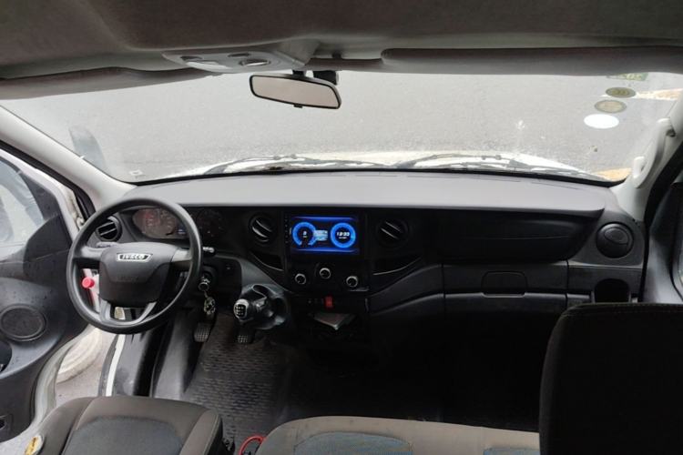 Used Iveco Eurocargo 2020 2.3T Manual Super-Rui Short Wheelbase High Roof High-Performance F1A Interior 2