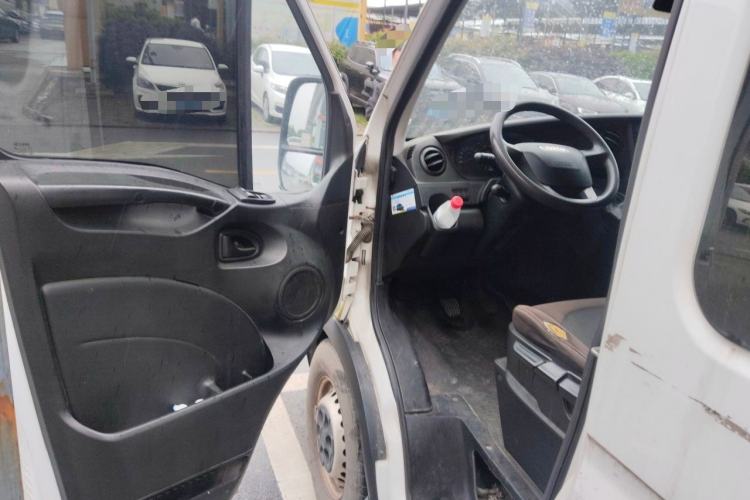Used Iveco Eurocargo 2020 2.3T Manual Super-Rui Short Wheelbase High Roof High-Performance F1A Interior 3