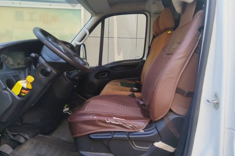 Used Iveco Eurocargo 2020 2.3T Manual - Yunrui Manual Door Short Wheelbase Low Roof Low Power F1A Left Front Seat