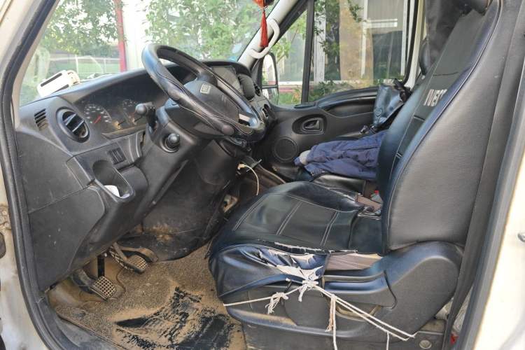 Used Iveco Eurocargo 2020 2.3T Manual Super Rui Long Wheelbase Short Overhang High Roof China VI F1A Left Front Seat