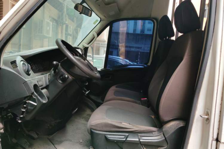 Used Iveco Eurocargo 2020 2.3T Manual - Yunrui Manual Door Short Wheelbase Low Roof Low Power F1A Left Front Seat