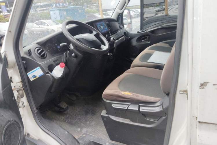 Used Iveco Eurocargo 2020 2.3T Manual Super-Rui Short Wheelbase High Roof High-Performance F1A Left Front Seat
