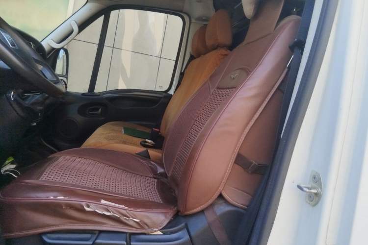 Used Iveco Eurocargo 2020 2.3T Manual - Yunrui Manual Door Short Wheelbase Low Roof Low Power F1A Left Rear Seat