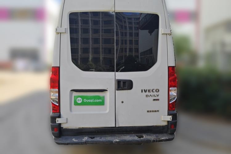 Used Iveco Eurocargo 2020 2.3T Manual Super Rui Long Wheelbase Short Overhang High Roof China VI F1A Rear