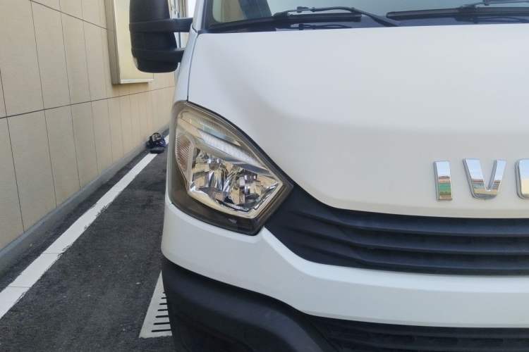 Used Iveco Eurocargo 2020 2.3T Manual - Yunrui Manual Door Short Wheelbase Low Roof Low Power F1A Right Front Headlight
