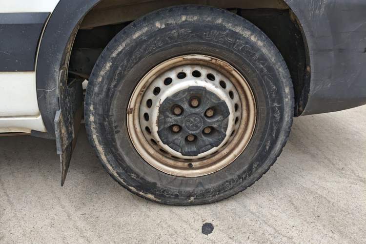 Used Iveco Eurocargo 2020 3.0T Manual Super Rui Short Wheelbase High-Roof F1C Right Front Wheel Hub