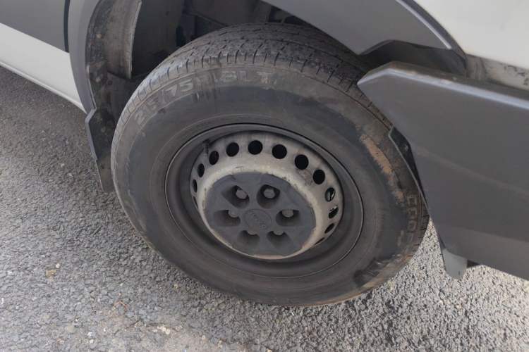 Used Iveco Eurocargo 2020 2.3T Manual Super Rui Short Wheelbase Low-Roof High-Power F1A Right Front Wheel Hub