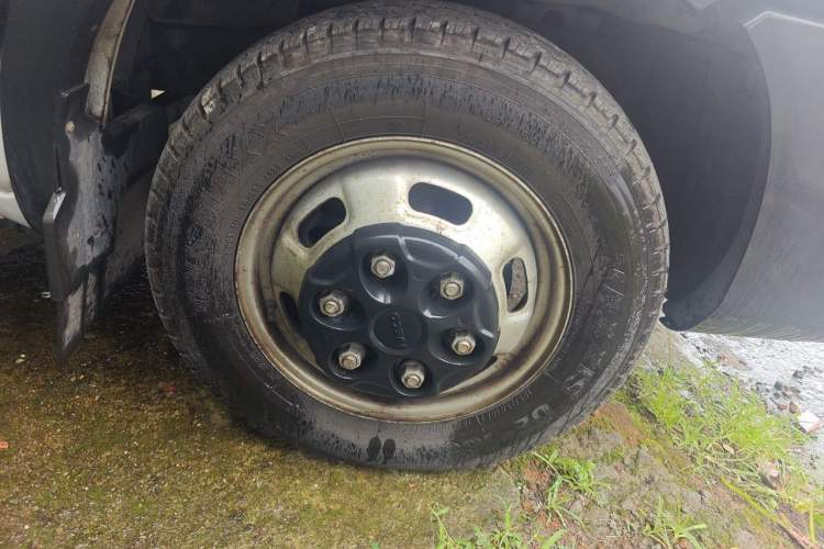 Used Iveco Eurocargo 2020 2.3T Manual Super Rui Long Wheelbase Short Overhang High Roof High Performance F1A Right Front Wheel Hub