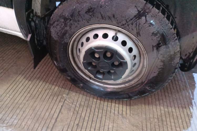 Used Iveco Eurocargo 2020 2.3T Manual Super-Rui Short Wheelbase High Roof High-Performance F1A Right Front Wheel Hub