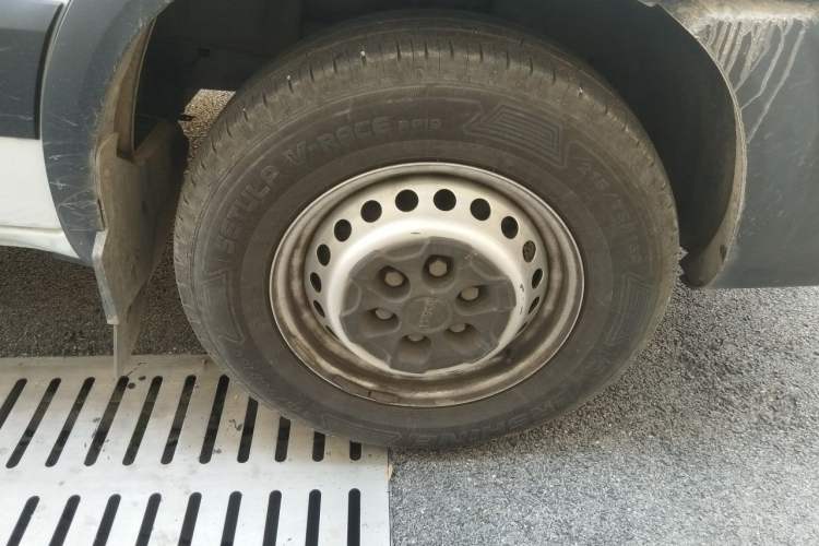 Used Iveco Eurocargo 2020 2.3T Manual - Yunrui Manual Door Short Wheelbase Low Roof Low Power F1A Right Front Wheel Hub
