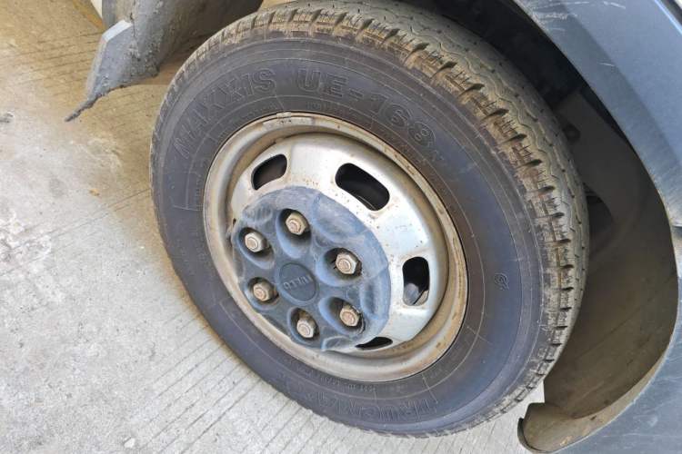 Used Iveco Eurocargo 2020 2.3T Manual Super Rui Long Wheelbase Short Overhang High Roof China VI F1A Right Front Wheel Hub