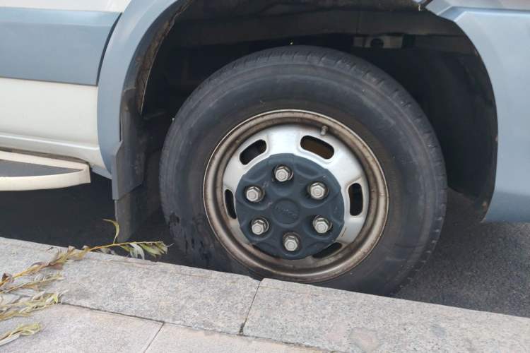 Used Iveco Eurocargo  Right Front Wheel Hub