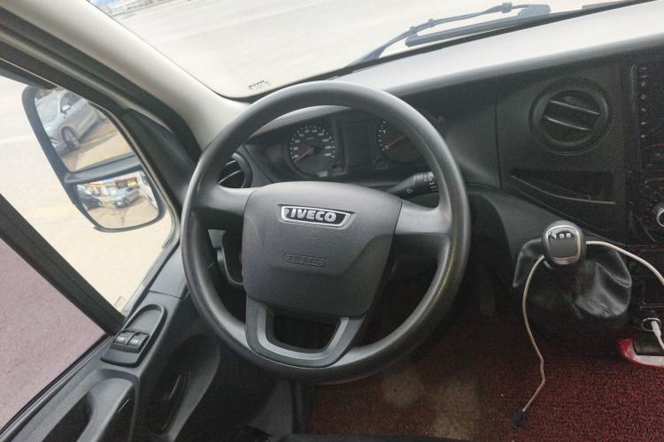Used Iveco Eurocargo 2020 2.3T Manual - Yunrui Manual Door Long Wheelbase Short Overhang High Roof Enhanced Performance F1A Steering Wheel