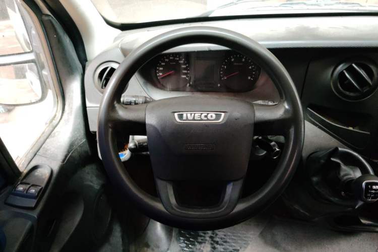 Used Iveco Eurocargo 2020 2.3T Manual - Yunrui Manual Door Short Wheelbase Low Roof Low Power F1A Steering Wheel