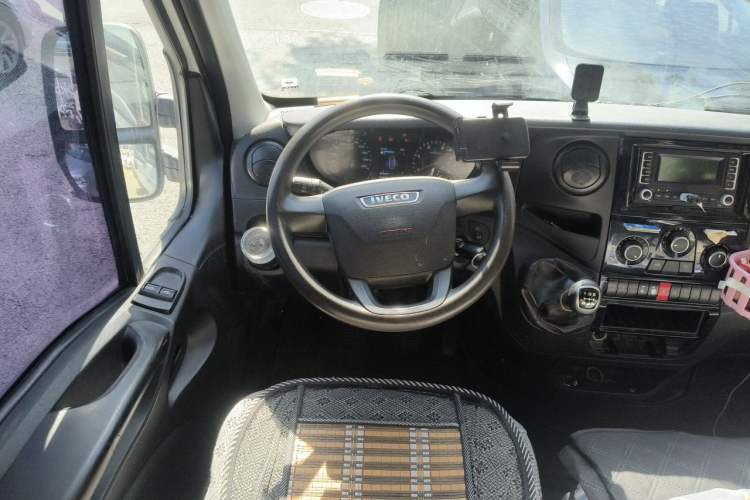 Used Iveco Eurocargo 2020 2.3T Manual Super Rui Long Wheelbase Short Overhang High Roof China VI F1A Steering Wheel