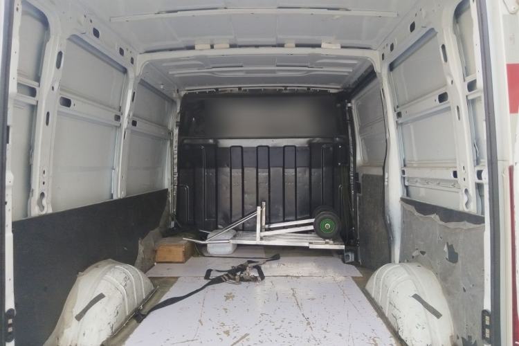Used Iveco Eurocargo 2020 2.3T Manual - Yunrui Manual Door Short Wheelbase Low Roof Low Power F1A Trunk