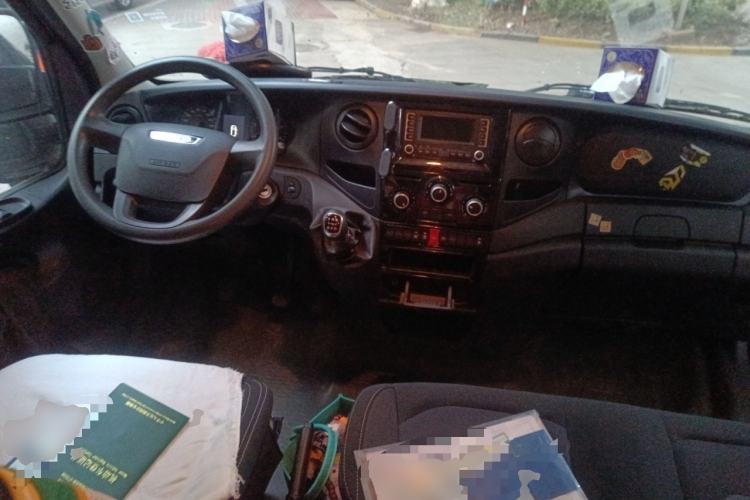 Used Iveco Eurocargo 2021 2.0T Manual Super-Rui Short Wheelbase Low-Roof Side-Hinged Door F1A Center Console