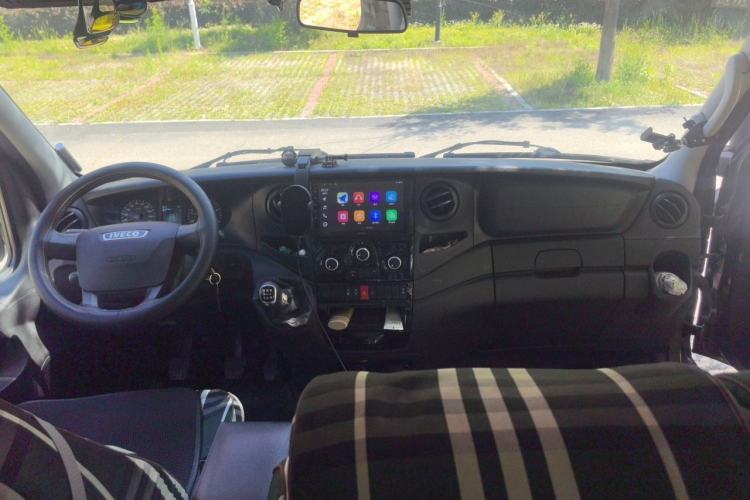 Used Iveco Eurocargo 2021 2.0T Manual Super-Rui Short Wheelbase Low-Roof Side-Hinged Door F1A Center Console
