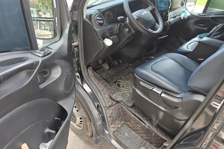 Used Iveco Eurocargo 2021 2.0T Manual Super-Rui Short Wheelbase Low-Roof Side-Hinged Door F1A Driver Seat