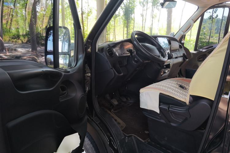 Used Iveco Eurocargo 2021 2.0T Manual Super Rui Short Wheelbase Low-Roof Manual Door F1A Driver Seat