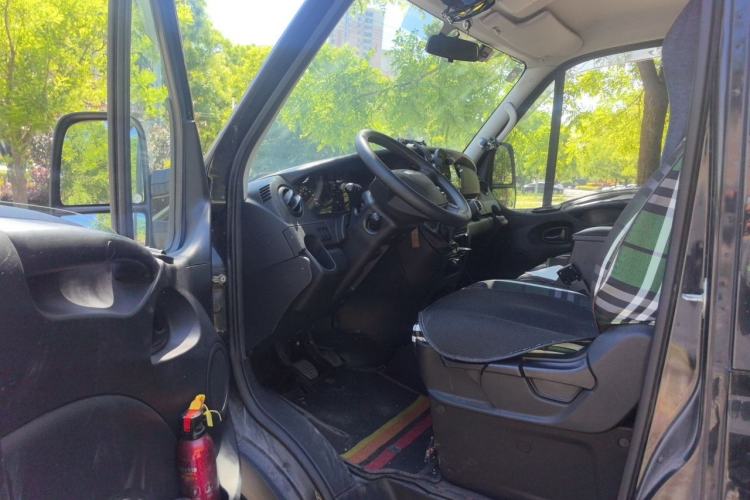 Used Iveco Eurocargo 2021 2.0T Manual Super-Rui Short Wheelbase Low-Roof Side-Hinged Door F1A Driver Seat
