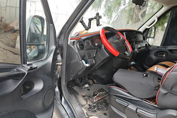 Used Iveco Eurocargo 2021 2.0T Manual - Yunrui Long Wheelbase Short Overhang High Roof Side-Sliding Door F1A Driver Seat