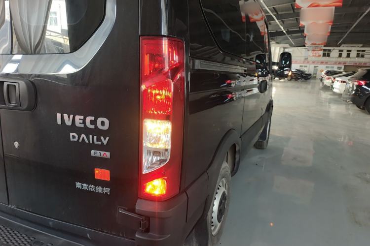 Used Iveco Eurocargo 2021 2.0T Manual Super-Rui Short Wheelbase Low-Roof Side-Hinged Door F1A Exterior 3
