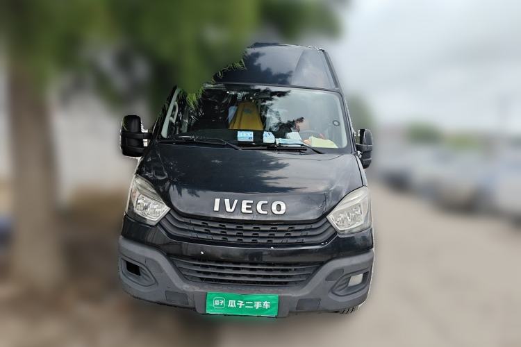 Used Iveco Eurocargo 2021 2.0T Manual - Yunrui Long Wheelbase Short Overhang High Roof Side-Sliding Door F1A Front