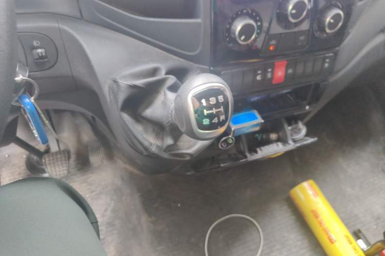 Used Iveco Eurocargo 2021 2.0T Manual Super Rui Long Wheelbase Short Overhang High Roof Side-Sliding Door F1A Gear Lever