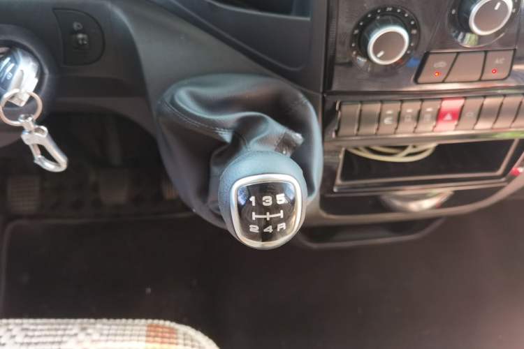 Used Iveco Eurocargo 2021 2.0T Manual Super Rui Short Wheelbase Low-Roof Manual Door F1A Gear Lever
