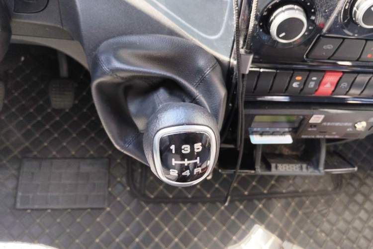 Used Iveco Eurocargo 2021 2.0T Manual Super Rui Long Wheelbase Short Overhang High Roof Side-Sliding Door F1A Gear Lever
