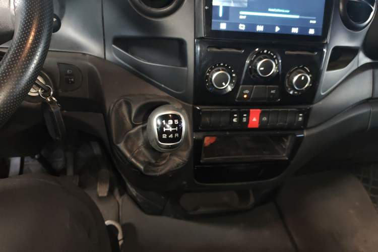 Used Iveco Eurocargo 2021 2.0T Manual Super-Rui Short Wheelbase Low-Roof Side-Hinged Door F1A Gear Lever