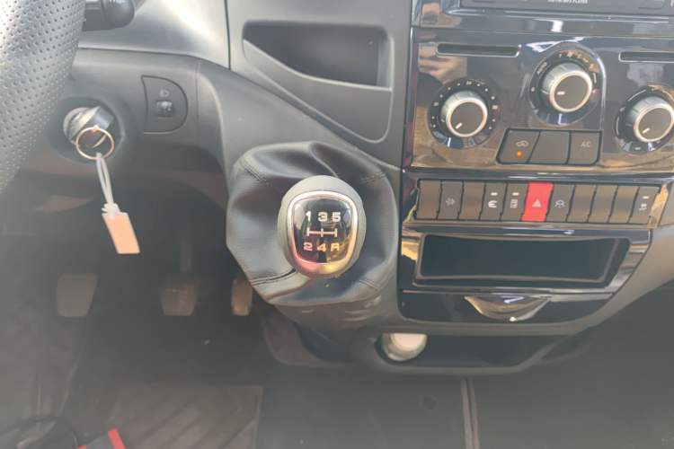 Used Iveco Eurocargo 2021 2.0T Manual Super-Rui Short Wheelbase High-Roof Side-Sliding Door F1A Gear Lever