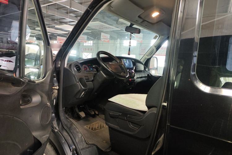 Used Iveco Eurocargo 2021 2.0T Manual Super-Rui Short Wheelbase Low-Roof Side-Hinged Door F1A Left Front Seat