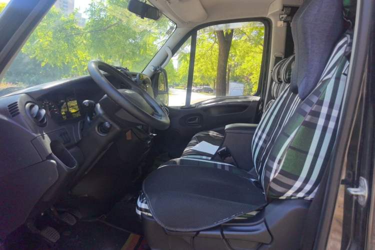 Used Iveco Eurocargo 2021 2.0T Manual Super-Rui Short Wheelbase Low-Roof Side-Hinged Door F1A Left Front Seat