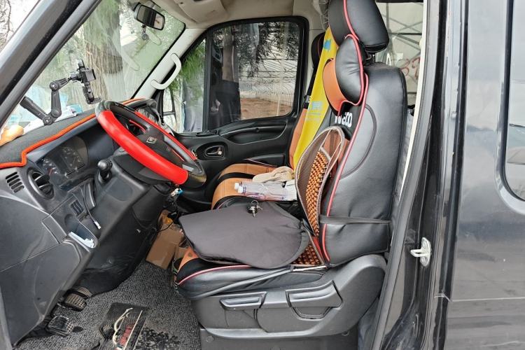 Used Iveco Eurocargo 2021 2.0T Manual - Yunrui Long Wheelbase Short Overhang High Roof Side-Sliding Door F1A Left Front Seat