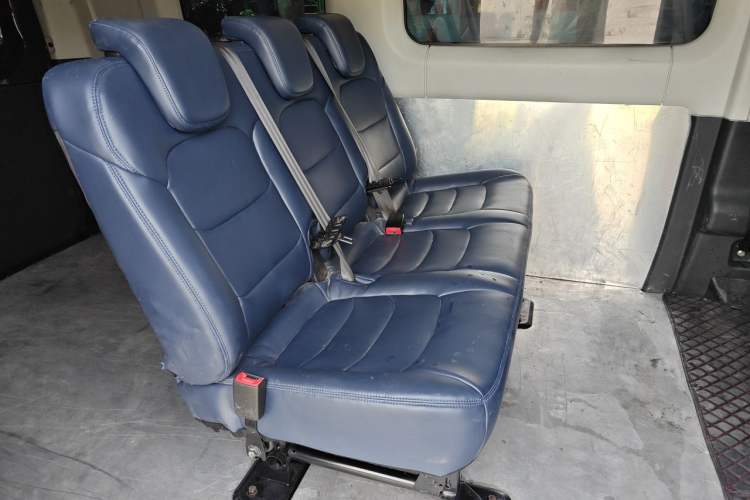 Used Iveco Eurocargo 2021 2.0T Manual Super-Rui Short Wheelbase Low-Roof Side-Hinged Door F1A Left Rear Seat