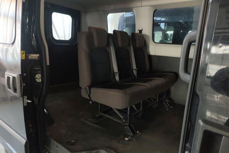 Used Iveco Eurocargo 2021 2.0T Manual Super-Rui Short Wheelbase Low-Roof Side-Hinged Door F1A Left Rear Seat