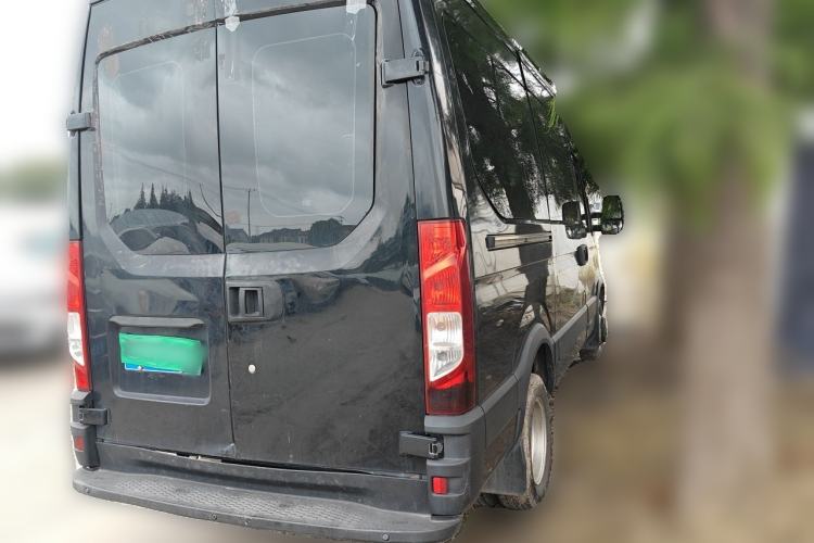 Used Iveco Eurocargo 2021 2.0T Manual - Yunrui Long Wheelbase Short Overhang High Roof Side-Sliding Door F1A Rear Right 45 Deg