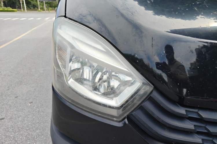 Used Iveco Eurocargo 2021 2.0T Manual Super-Rui Short Wheelbase Low-Roof Side-Hinged Door F1A Right Front Headlight
