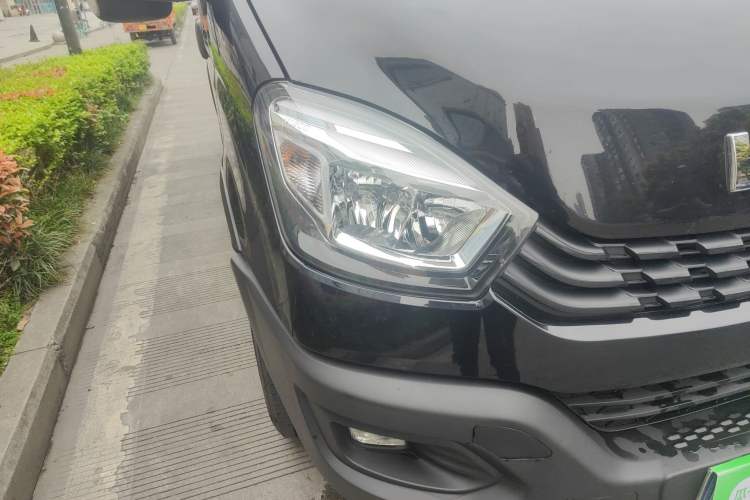 Used Iveco Eurocargo 2021 2.0T Manual Super-Rui Short Wheelbase Low-Roof Side-Hinged Door F1A Right Front Headlight