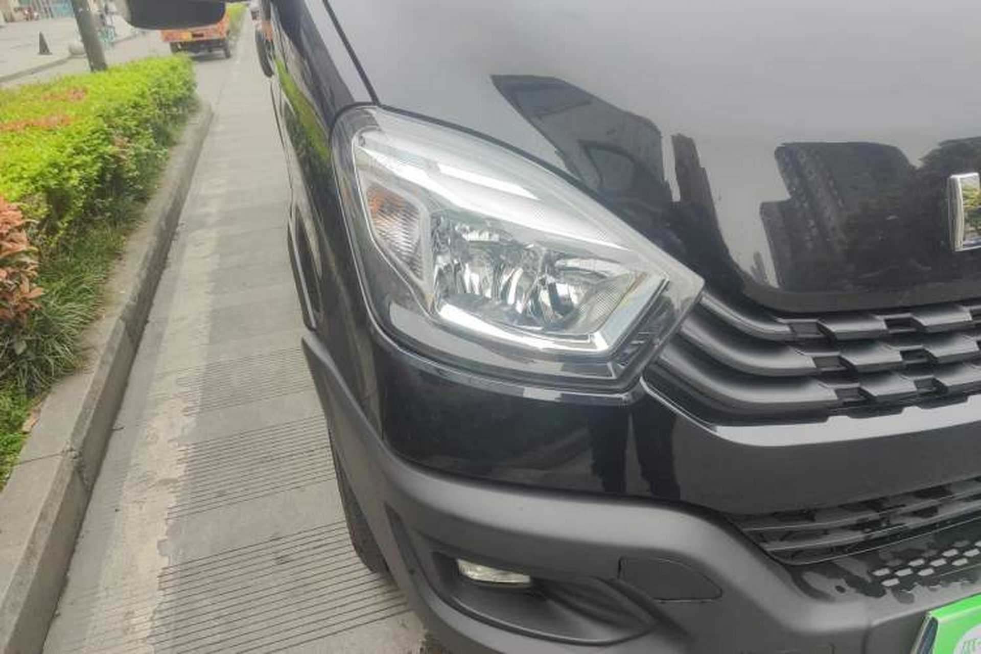 Used Iveco Eurocargo 2021 2.0T Manual Super-Rui Short Wheelbase Low-Roof Side-Hinged Door F1A Right Front Headlight