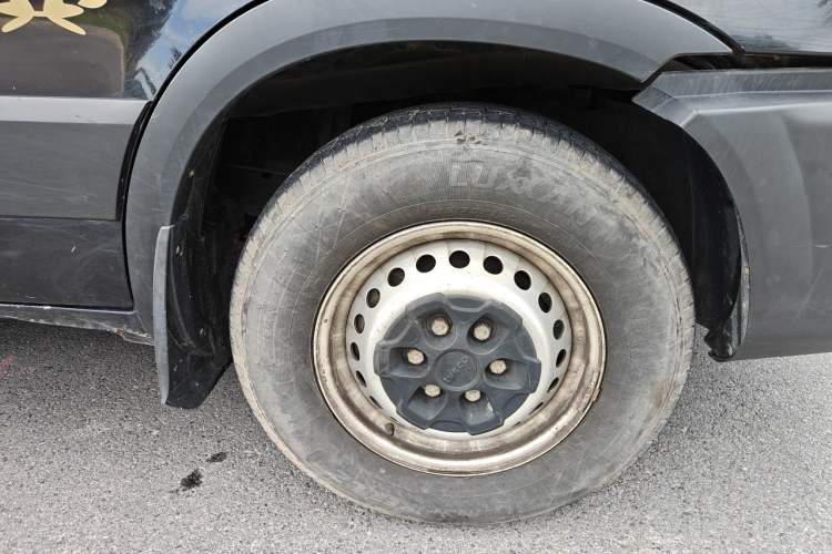 Used Iveco Eurocargo 2021 2.0T Manual Super-Rui Short Wheelbase Low-Roof Side-Hinged Door F1A Right Front Wheel Hub