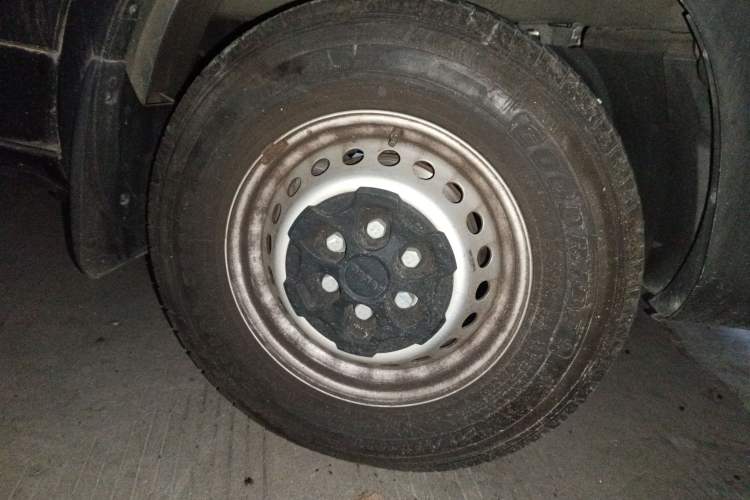 Used Iveco Eurocargo 2021 2.0T Manual Super-Rui Short Wheelbase Low-Roof Side-Hinged Door F1A Right Front Wheel Hub