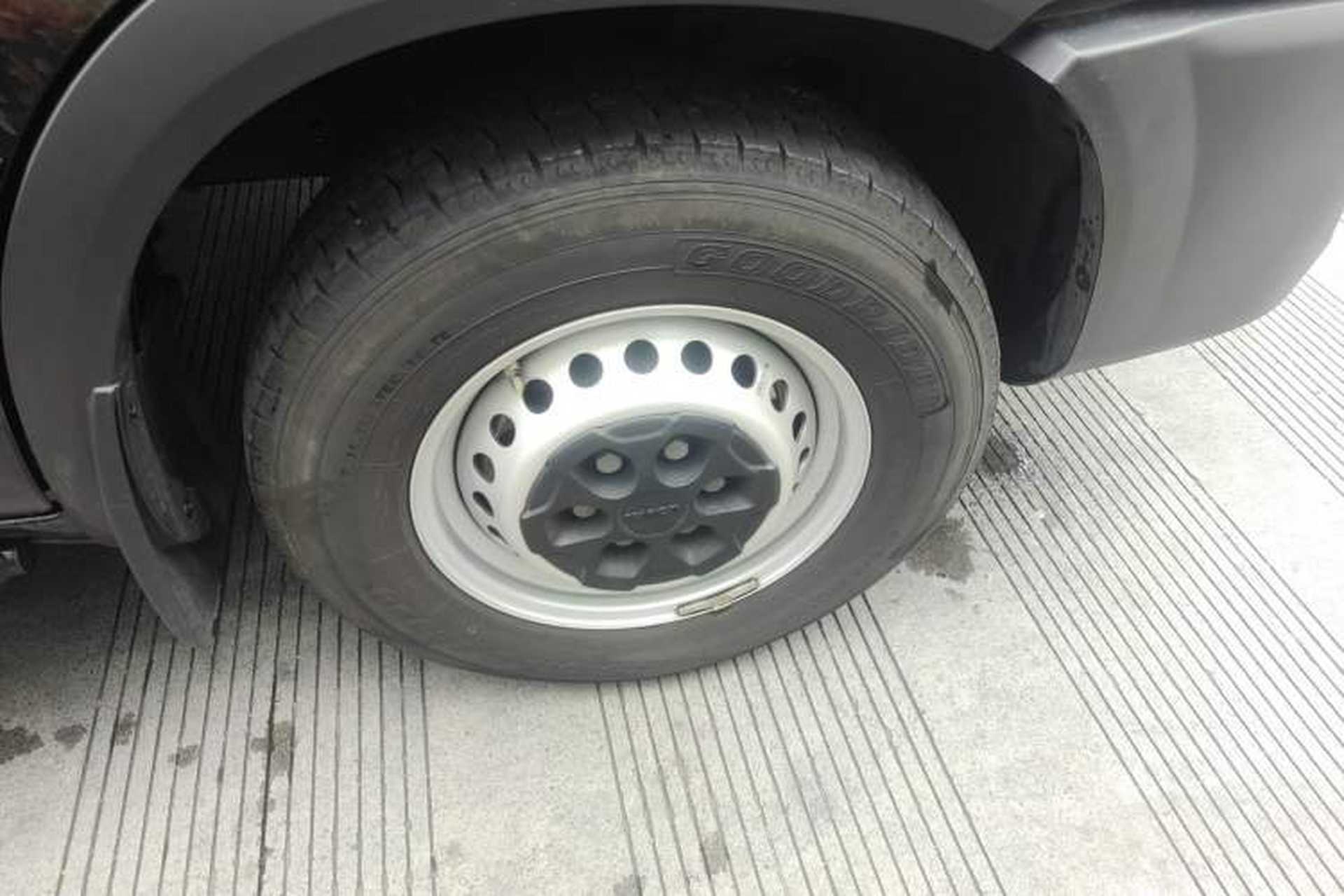 Used Iveco Eurocargo 2021 2.0T Manual Super-Rui Short Wheelbase Low-Roof Side-Hinged Door F1A Right Front Wheel Hub