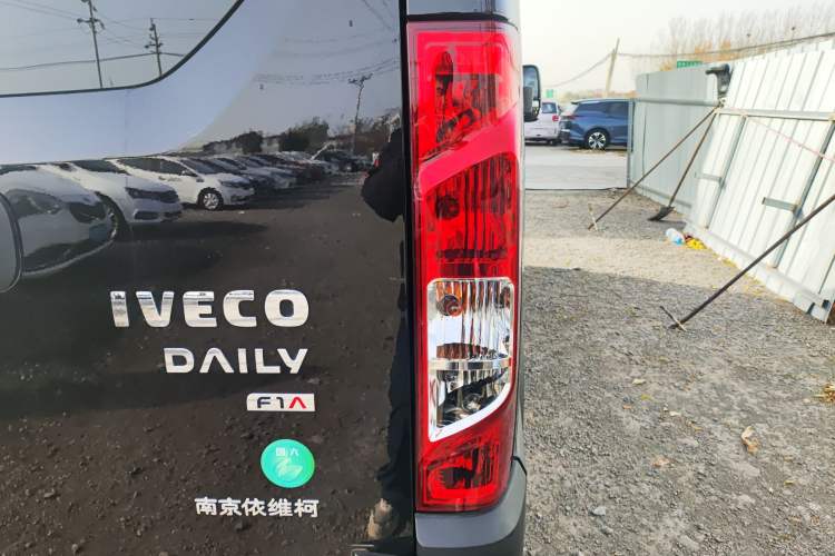 Used Iveco Eurocargo 2021 2.0T Manual Super-Rui Short Wheelbase High-Roof Side-Sliding Door F1A Right Rear Taillight